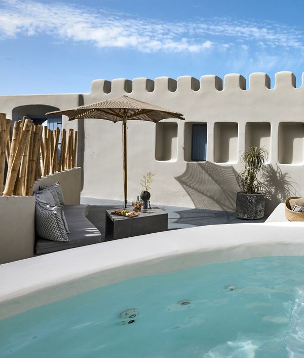 LUNA SANTORINI SUITES