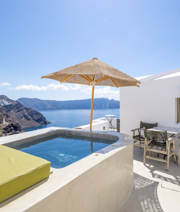 RHENIA’S LUXURY SUITES